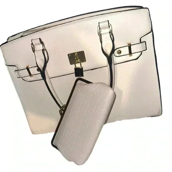 Structured Shoulder Bag. Very pretty! - Picture 14 of 14